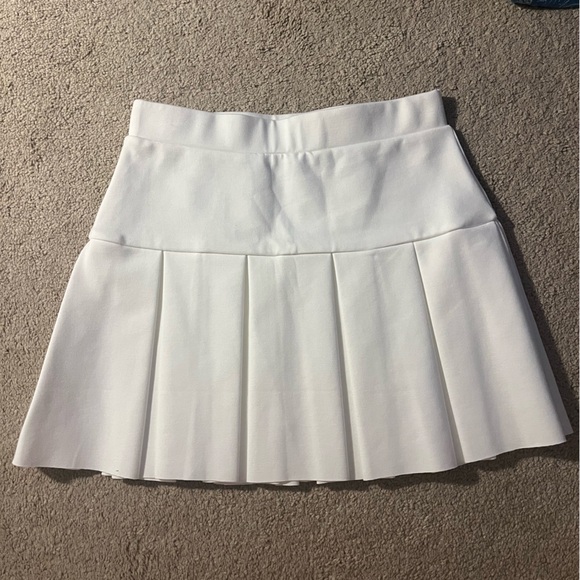 Lioness white pleated mini skirt size small - Picture 2 of 3